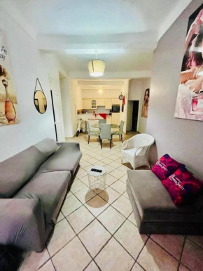 Au cœur de Cannes, à l’angle de la rue d’Antibes